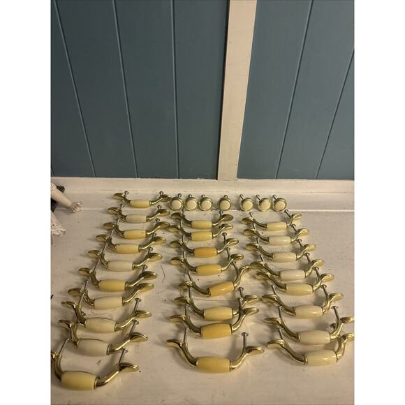 Vtg 26 + 7 pc Drawer Cabinet Pulls Knobs Lot Vintage Gold Ivory Cream - Picture 2 of 5